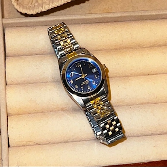 ⭐️Milan Watch Blue Round Face with Date Gold/Silver Toned Band - Picture 2 of 13